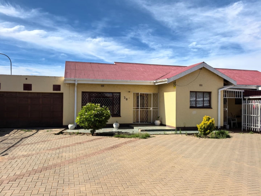 To Let 3 Bedroom Property for Rent in Diamant Park Northern Cape